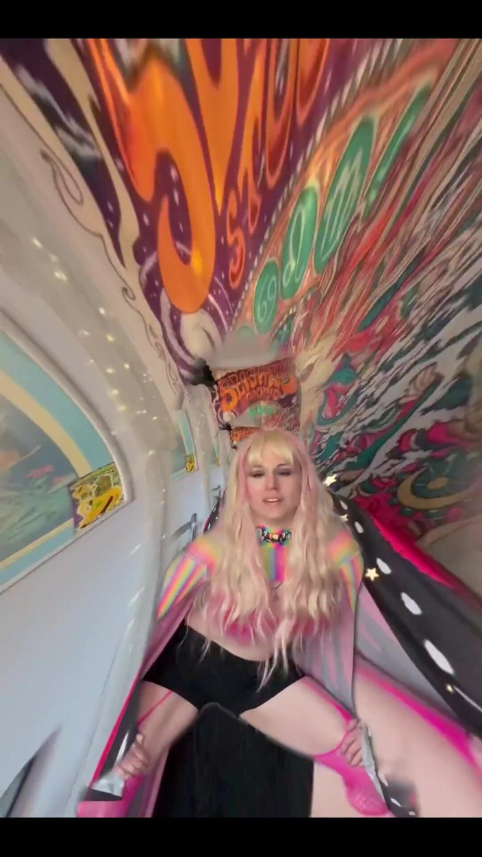 Suzy Wylde: ミルフのダンス!