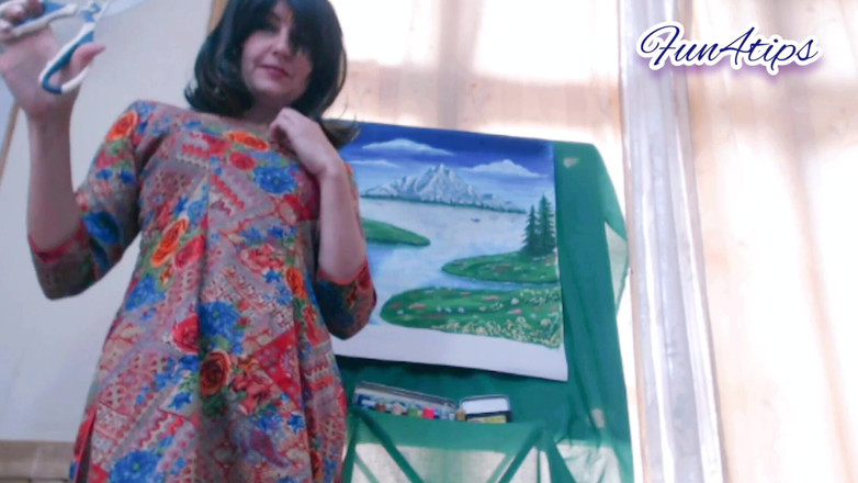 Bolly Karma: Ella se rasga el vestido sexy