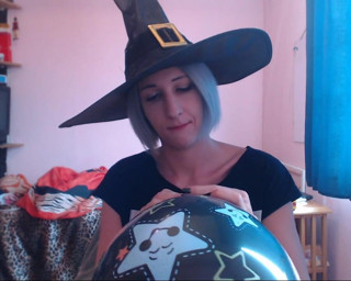 Cuteblonde666: Soprando balões