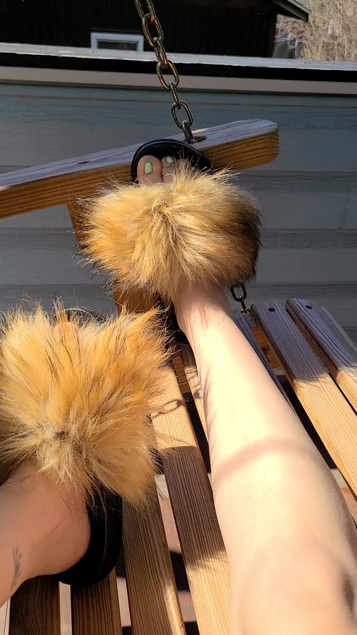 Raven Willow: Spring Feet furry diabilder