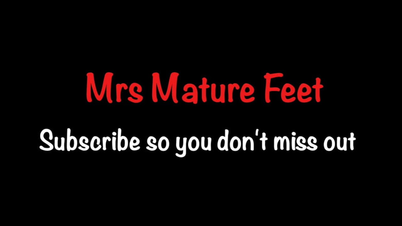 Mr MF: Mrs Mature Feet Wearing Vintage Girdle and Fully Fashioned Stockings