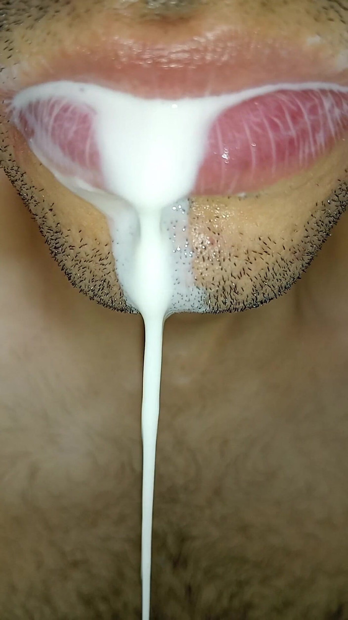 Rey rey: Lidah panjang, lidah, saya mahukan air mani dalam mulut saya,...