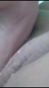 Seksowna Filipina MILF jedzie, jebanie i ssie jej wielki dildo jak profesjonalista