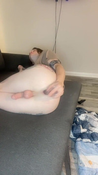 Kendi Yüzüne Boşalma!! Femboy Tessa Götünü Oyuncakla Sikiyor Ve Kendi Yüzüne Boşalıyor!