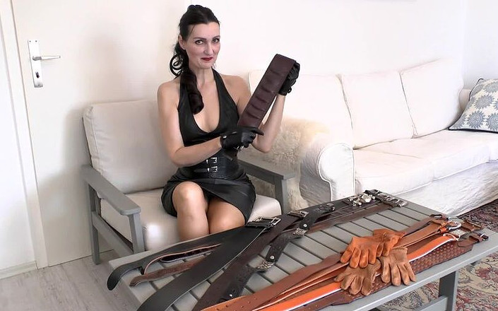 Lady Victoria Valente: Mijn grote pak billenkoek, leren riemencollectie