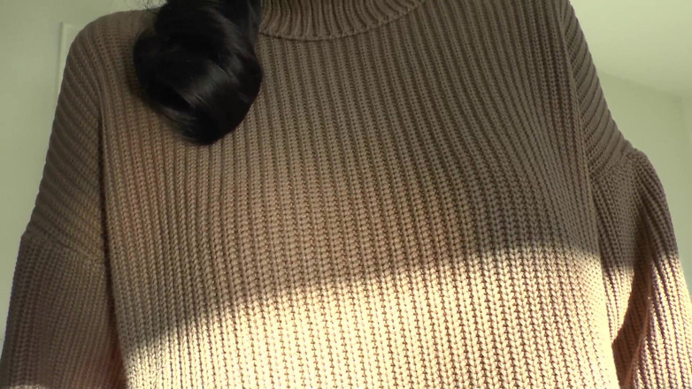 Lady Victoria Valente: Stříkni na můj svetr! Lady Victoria Valente v tlustém roláku