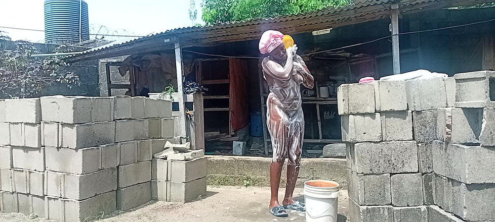 Creamyshuga: Sexy vesnická dívka se koupe mimo areál