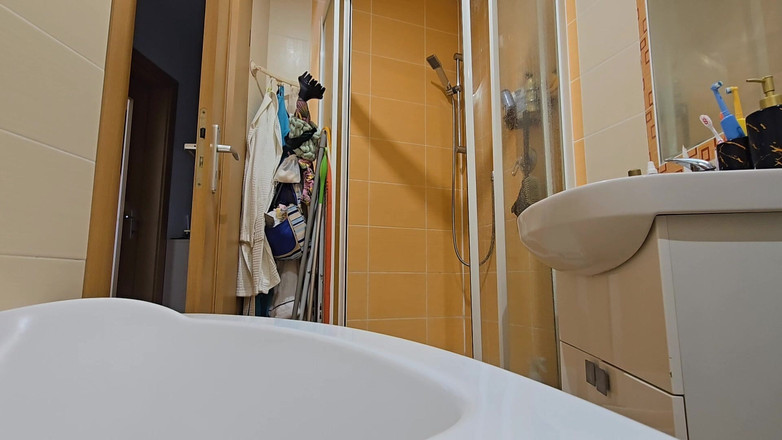 Fap_man93: Kawan membenarkan saya mandi di bilik airnya. Dia tidak tahu...