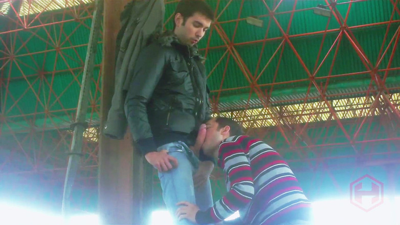 Str8 to gay: Je Rencontre Un Jeune Homme Curieux Sur Les Courts De...