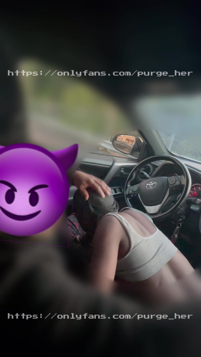 Purge_her: Los Coches Pasan Mientras Ella Chupa Mi Polla