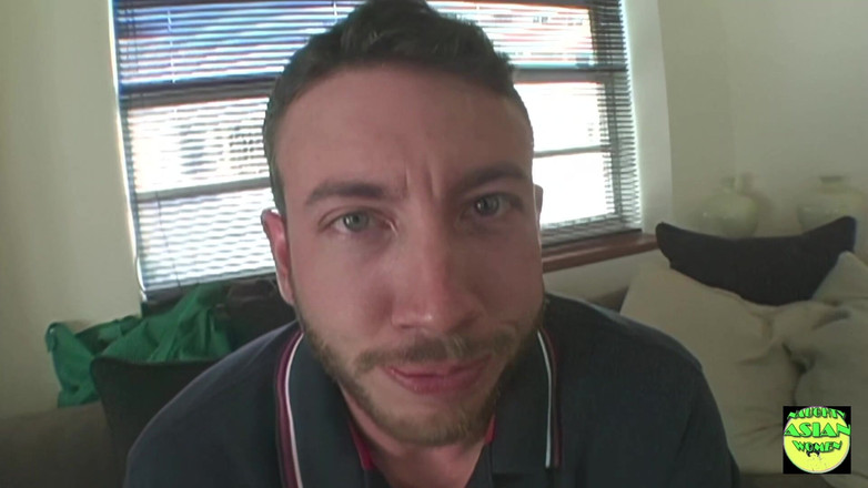 Naughty Asian Women: Děvka nahoře bez z pláže nahoře bez dostane její špinavá ústa naplněná...