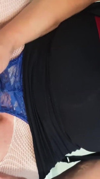 V66 - Transsexuală cu țâțe mari în rochie micro în lenjerie, călăriri și ejaculări.