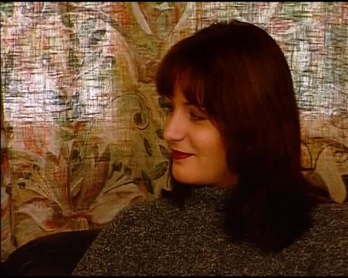 Deutsche Frauen: ドイツのレズビアン美女たちが互いに触れ合う