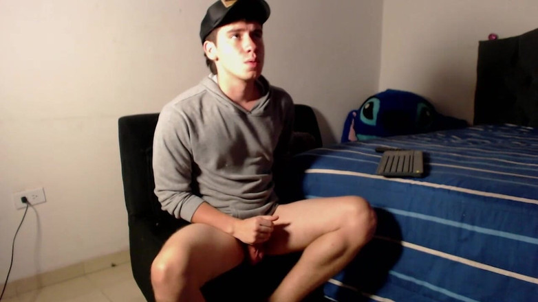 Icyhot707: Latino with Delicious Cock 18 Cm Long