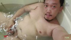 pinoy malibog: डैडी अपने मोटे लंड को गर्म कर रहे हैं