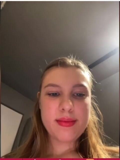 JuiceLussie: 화장실에서 애널 섹스. 핑거링 보지. 나를 쳐다보는 행인!