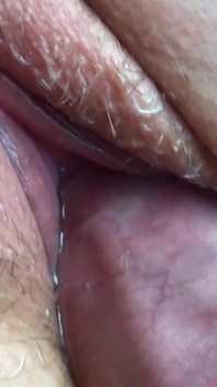 S'il te plaît, fais pipi dans ma chatte. POV. Gros plan