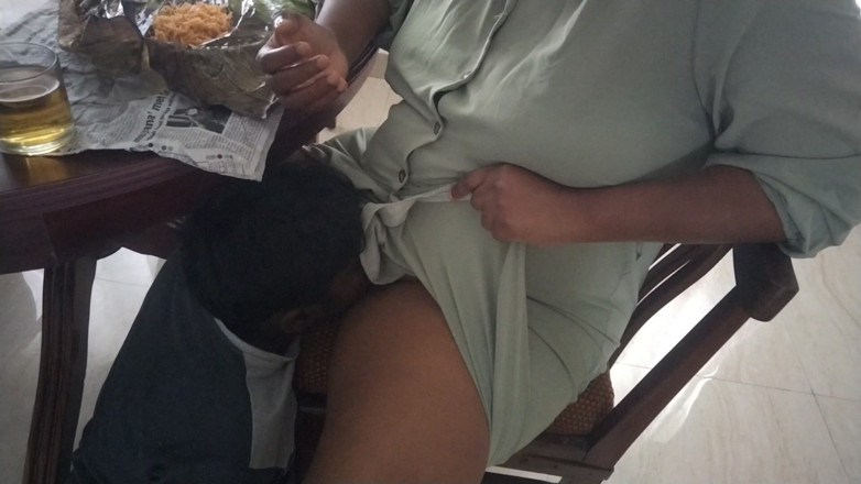 Tamil lesbian: 식탁 핫한 보지 빨기
