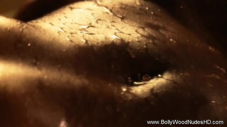 Bollywood Nudes: उसकी भारतीय पीतल की सुंदरता नकारा नहीं जा सकता
