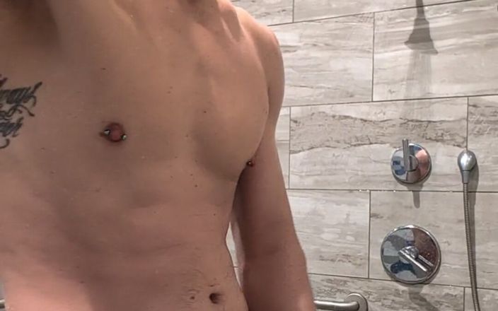 KingB8er: When Big Bro Gets Horny at the Gym