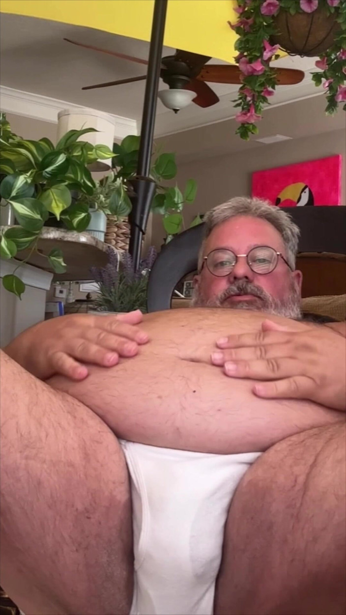 Hand-Free-Daddy-Chub: A barriga é muito grande. Barriga em um urso de pelúcia...