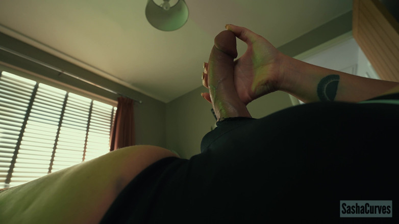 Sasha Curves: ผู้ชมตัวน้อยของ Futa Giantess