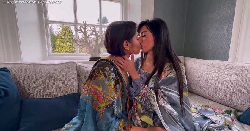 Aaliyah Yasin: Bhabi đã ly hôn quyến rũ Aaliyah Yasin trong tháng Ramadan