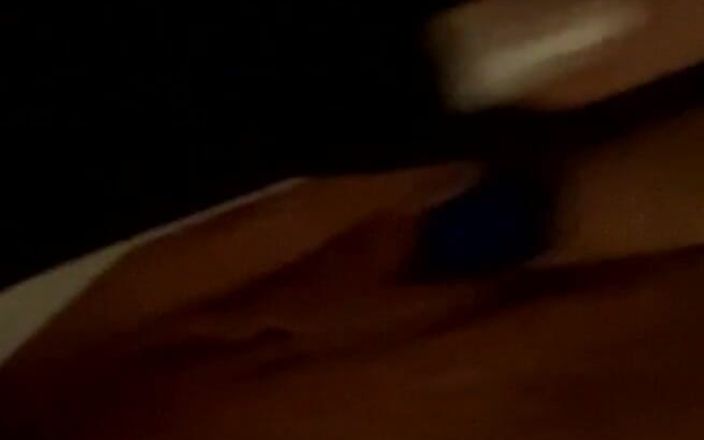 Loula Lou: Aku lagi asik mainin memek bejatnya!
