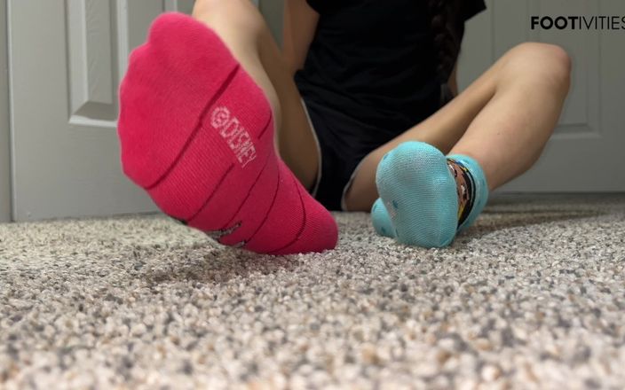 footivities: Ivy's feet - strip kaus kaki dua lapis - footivities