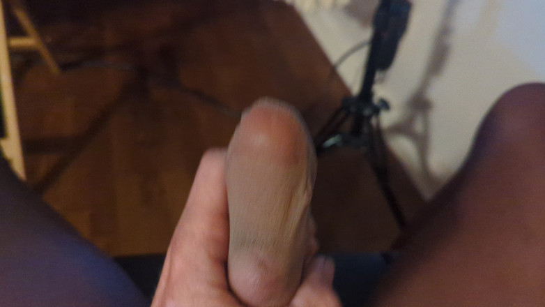 Pantyhose Jasmine: Külotlu çoraplı sahte yarağımla sert yarağımı okşuyor