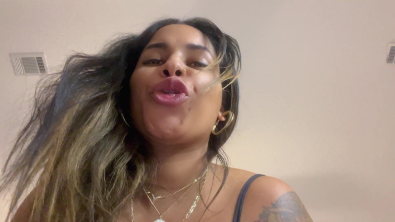 Mya Mula Goddess: Stinkende spuug