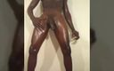 Mr Spanxalot: Seksi çıplak zenci erkek striptizci canavar yarakla mastürbasyon yapıyor