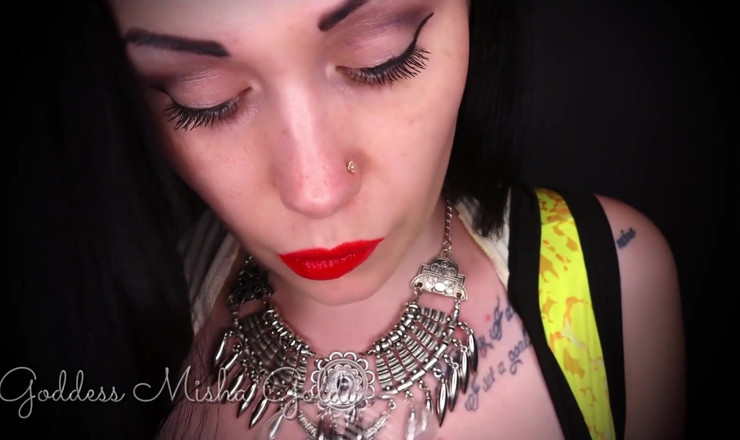 Goddess Misha Goldy: ฉันจะป้อนน้ำลายเทพธิดาให้แก ถ้าแกขอร้องฉันดีๆ - หนังเรื่องที่ 2 รุ่นลิปสติกแดง