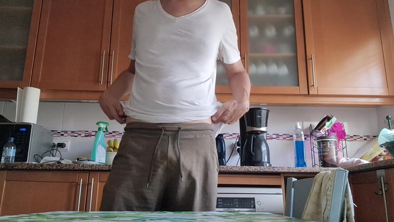 Rafael Torreano: Cowok sange ini lagi asik ngocok kontolku di dapur sambil...