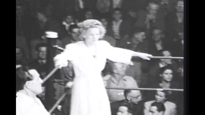 Vintage megastore: 30's Black and White and Lots of Fur