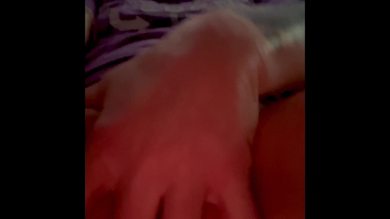 PurpleVyxen: 用手指操我自己