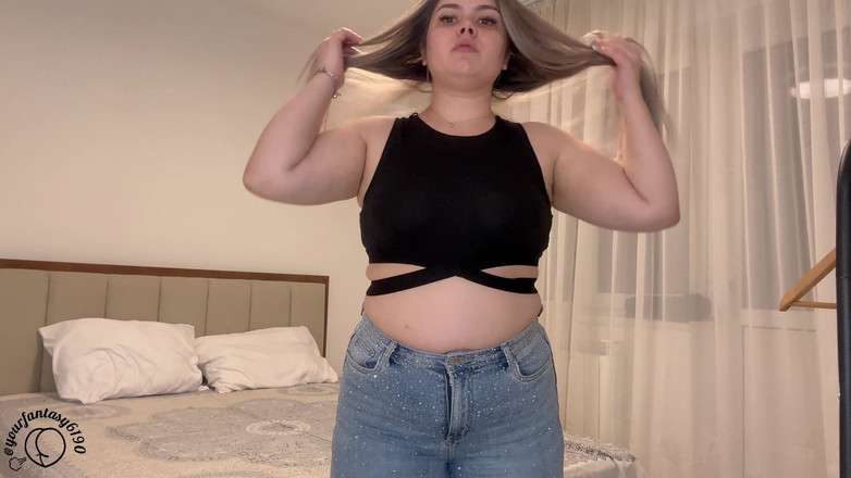 Your fantasy studio: Вид спереду, вузькі джинси пукає