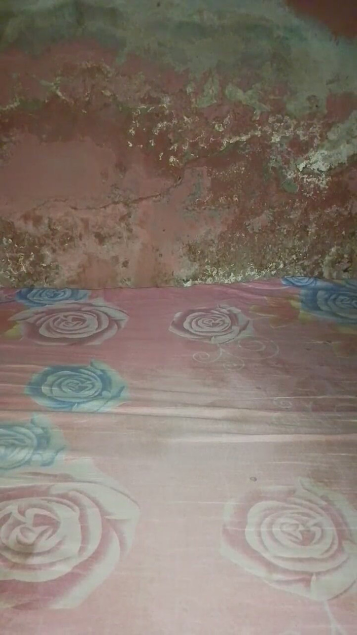 Masturbator emmy: Kontol besar kencing dan ngentot kontol besar di ranjangnya