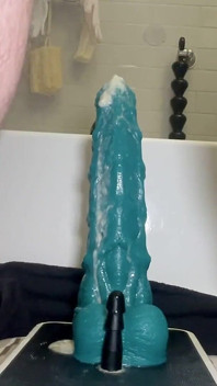 Distruggendo il mio buco con i giocattoli xxl del gigante Hankey