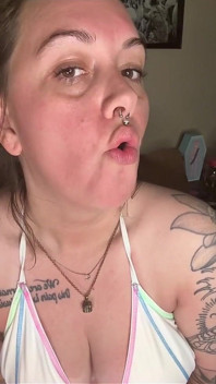Chery Stromy Kouří v bikinách