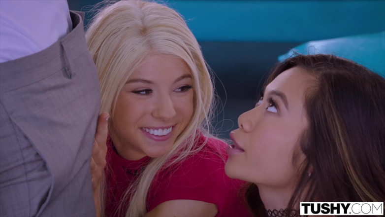 Tushy: TUSHY- Kenzie Reeves et Vina Sky adorent se dilater les...