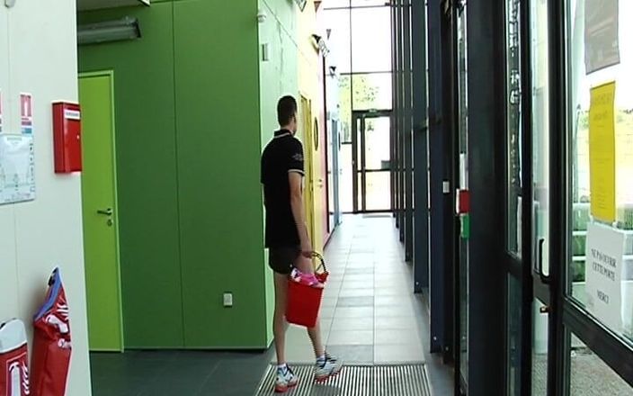 Planete Francaise: Французские крошки-студентки целуются после уроков