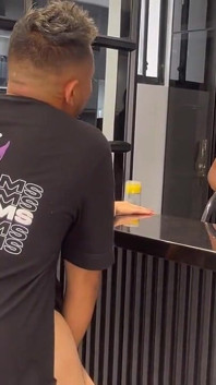 Aku selingkuh dari istriku yang lagi hamil besar sama adik tiriku di pesta kami dan dia akhirnya bergabung dengan seks threesome hot banget