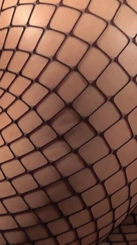 彼はその大きなラテンのお尻に鞭打った後、彼女が猿轡とうめき声を上げている間、後背位で絶頂します。フルビデオ。ザトララスト