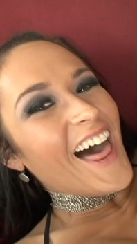 Carmella Bing: tetek sempurna untuk zakar keras yang besar