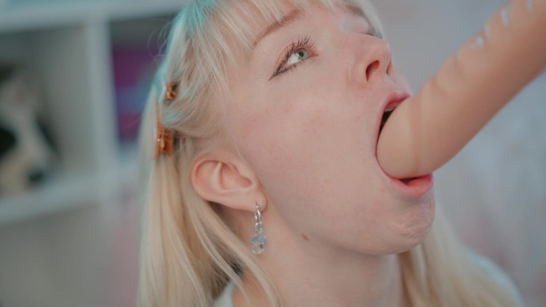 Jolie Lyon: Fiica ta vitregă Lil este udată de spermă