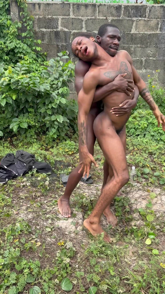 Baddestboyxxx: Grande sorpresa sotto i miei pantaloncini