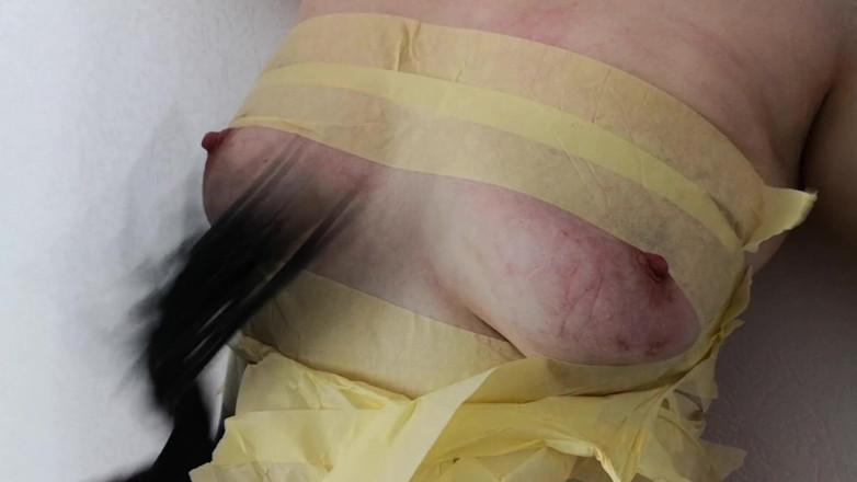 Bouncy Tits Action: Mi filma e intasa i miei capezzoli