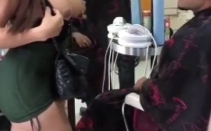 Barbietransxxxx: Setelah potong rambut, aku mulai selingkuh sama gadis ini dari...