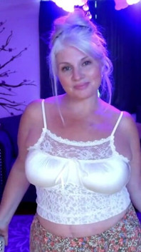 Lose Yourself in Stepmom's Kiss